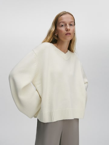 ABOUT YOU x Marie von Behrens Sweater 'Franka' in White: front