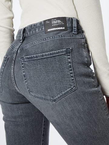 ARMEDANGELS Regular Jeans 'Carena' in Zwart