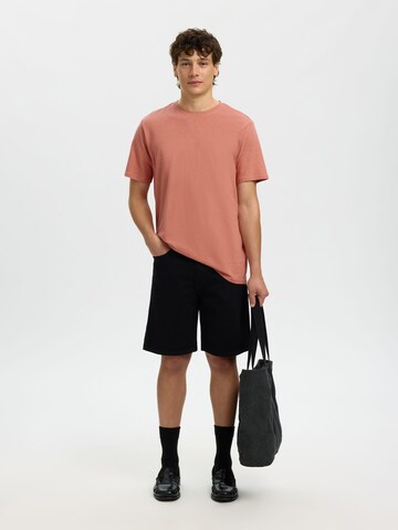 T-Shirt 'SLHAdam' SELECTED en rouge