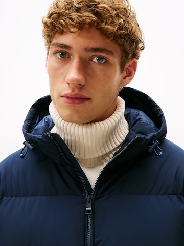 TOMMY HILFIGER Демисезонная парка в Синий