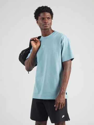 Nike Sportswear Футболка 'Premium Essentials' в Зеленый: спереди