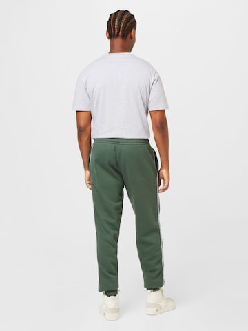 LACOSTE Zwężany krój Spodnie w kolorze zielony
