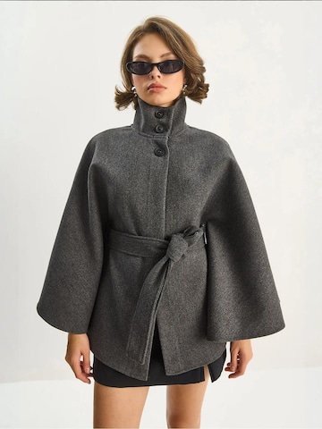 Bianco Lucci Tussenmantel in Grijs: voorkant