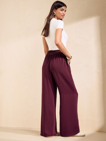 Wide leg Pantaloni con pieghe di Friends Like These in rosso