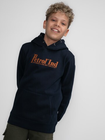 Petrol Industries Sweatshirt 'Fishhook' in Blauw: voorkant