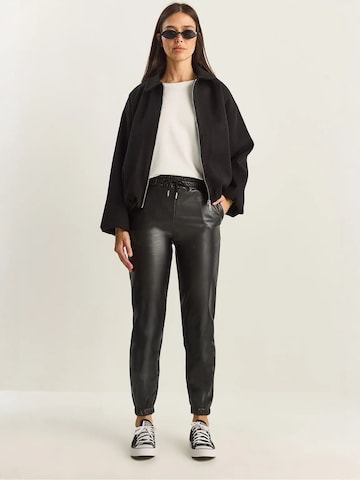 Tapered Pantaloni di Bianco Lucci in nero