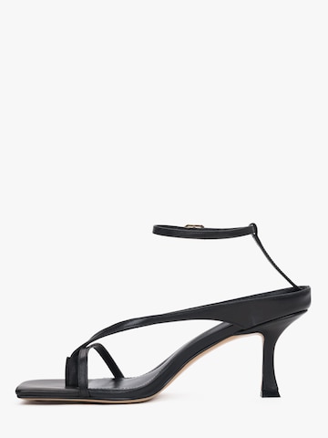 Estro - Sandalias '5721' en negro: frente