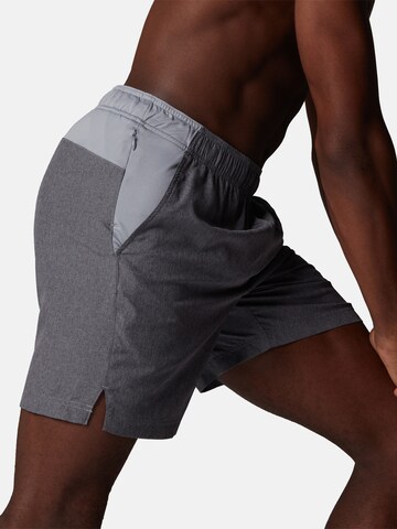 THE NORTH FACE Regular Trousers in Grey