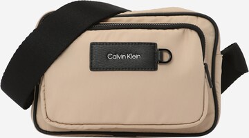 Calvin Klein Umhängetasche in Braun: predná strana