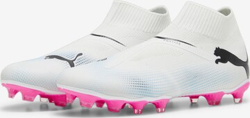 Ghete de fotbal 'Future 7 Match' de la PUMA pe alb