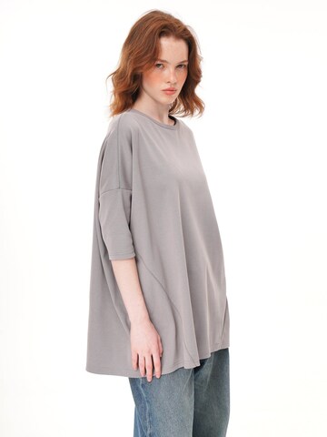 T-shirt '2 Colors Oversized Half Sleeve Longline Crew Neck Tunic Top' yoligex en gris : devant