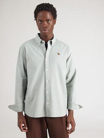 Abercrombie & Fitch Comfort Fit Košeľa - Zelená: predná strana