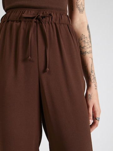 Effilé Pantalon 'Shirley' SOAKED IN LUXURY en marron