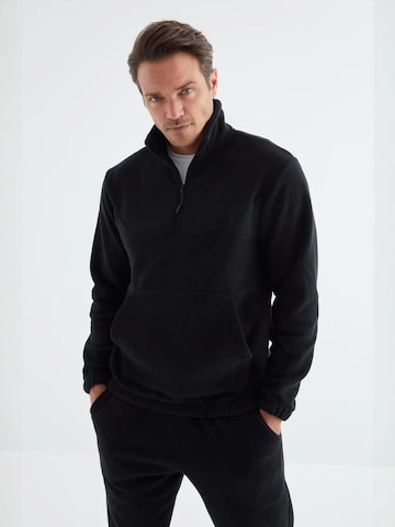 Tommy Life Sweat suit 'Aktive Sets' in Black