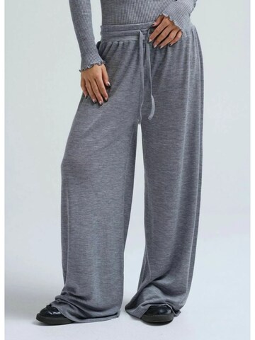 Wide leg Pantaloni 'Barbera Merino' di Seamless Basic in grigio: frontale