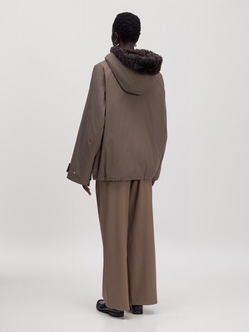 Geacă de iarnă 'Gina' de la EDITED pe maro