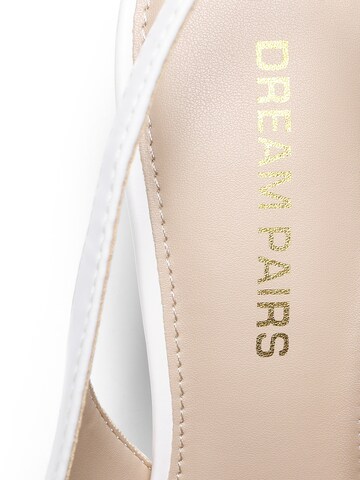 Dream Pairs Pumps in White
