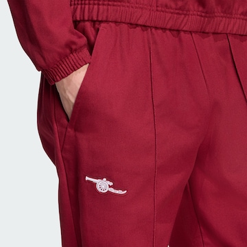 ADIDAS ORIGINALS Tapered Jeans 'Arsenal Terrace Icons' in Rot