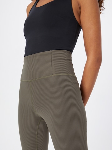 Girlfriend Collective Skinny Workout Pants in Green