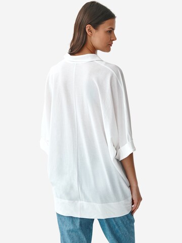 Camicia da donna 'SZULA' di TATUUM in bianco