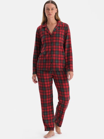 Dagi Pyjamas i röd: framsida