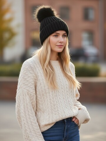 Kumixi Beanie in Black