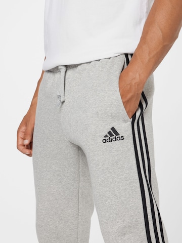 Effilé Pantalon de sport ADIDAS SPORTSWEAR en gris