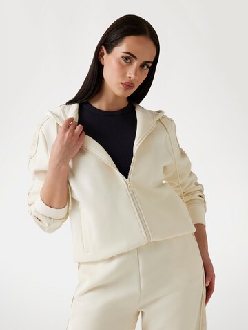 GUESS Sweatjacke in Weiß: Vorderseite