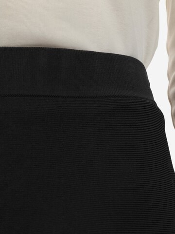 NÜMPH Пола 'NULILLYPILLY SKIRT' в черно