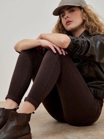 Apricot Skinny Jeans 'Sienna' in Brown