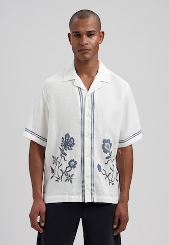Dstrezzed Regular fit Button Up Shirt in White: front