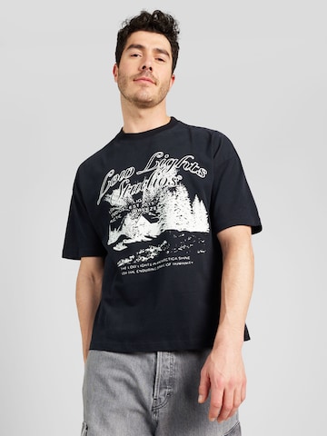 Low Lights Studios T-shirt 'Arctic Breeze' i svart: framsida