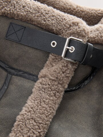 Next Kurtka zimowa w kolorze szary