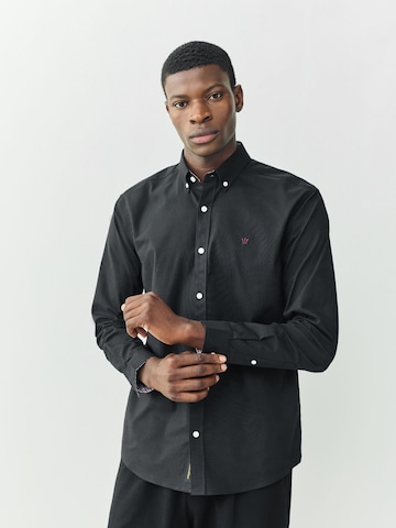 Coupe regular Chemise Next en noir : devant