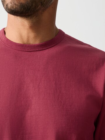 Next Shirt in Red