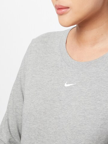 Nike Sportswear Shirt in Grau