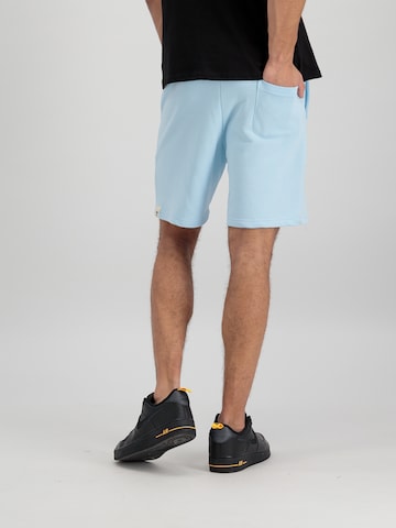 regular Pantaloni di ALPHA INDUSTRIES in blu