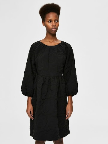 Robe Selected Femme Petite en noir : devant