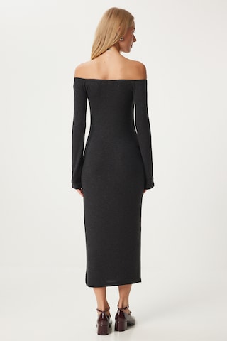 Rochie de la Happiness İstanbul pe gri
