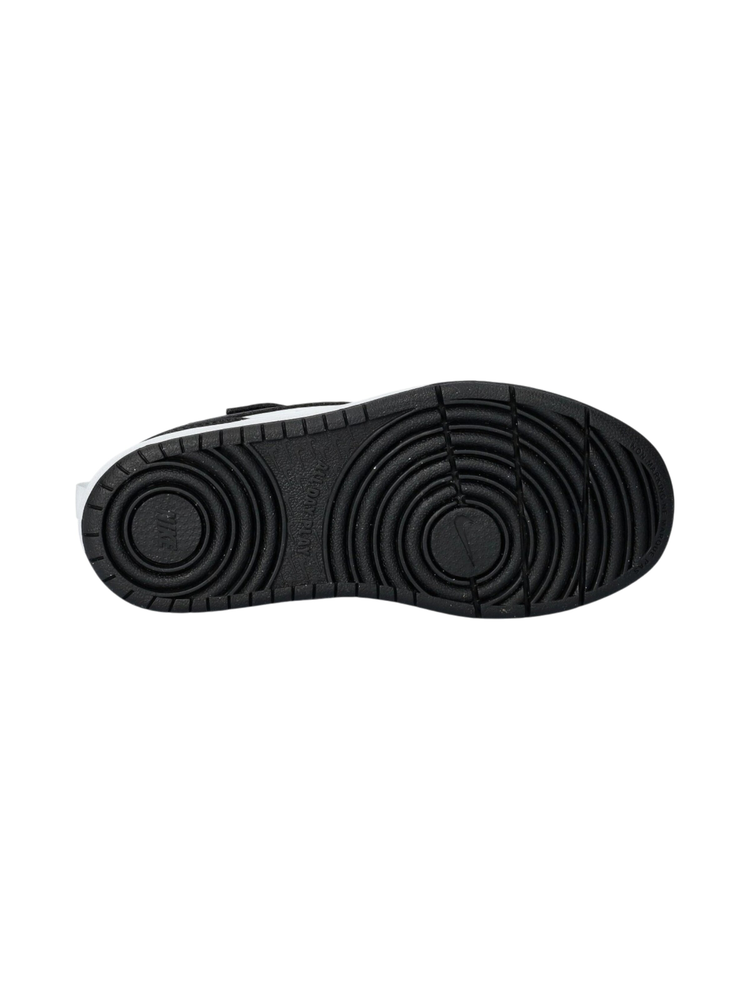 NIKE Sneaker in Schwarz