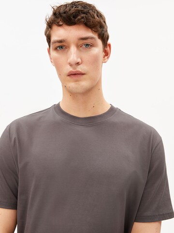 ARMEDANGELS T-Shirt MAARKOS MID WEIGHT in Grau