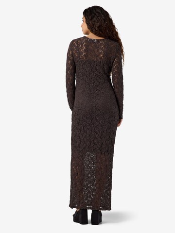 Robe 'NMMiriam' Noisy may en marron