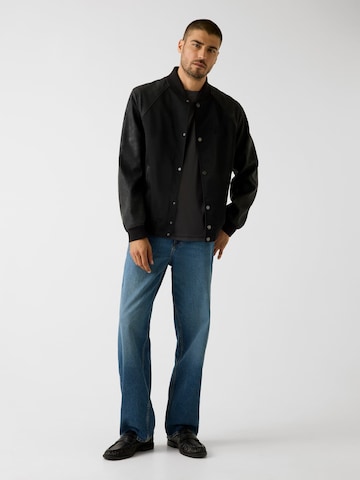 GUESS Between-Season Jacket in Black