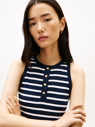 TOMMY HILFIGER Šaty – modrá