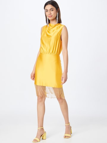PATRIZIA PEPE فستان بلون أصفر: الأمام