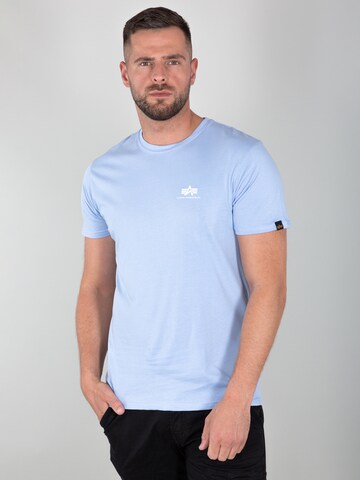 Coupe regular T-Shirt ALPHA INDUSTRIES en bleu