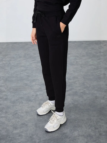 Tommy Life Joggingová souprava – černá