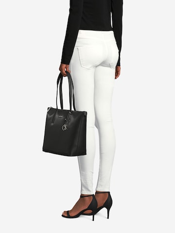 Calvin Klein Shopper in Zwart