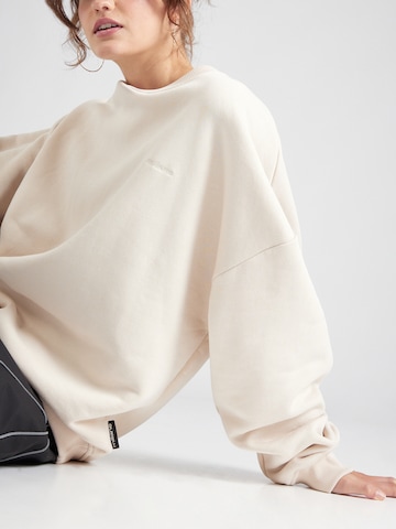 Sweat-shirt 'Mona' millane en blanc