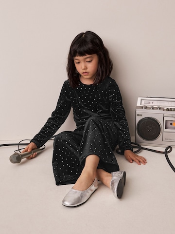 Next - Conjunto en negro